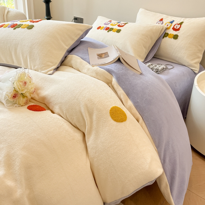 91家纺网 家纺一手货源 找家纺 懒猫家纺 2024新款牛奶绒毛巾绣四件套 五彩波点