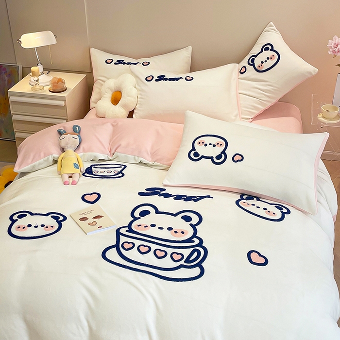 91家纺网 家纺一手货源 找家纺 懒猫家纺 2024新款牛奶绒毛巾绣四件套 茶杯熊