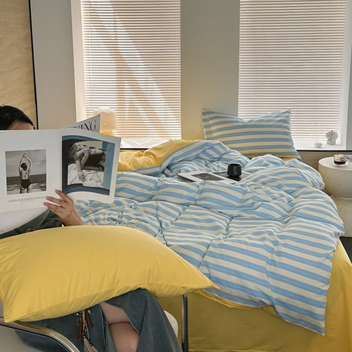 91家纺网 家纺一手货源 找家纺 洋铭区（原狠狠爱） 2023新款全棉水洗棉多巴胺条纹四件套 多巴胺蓝细条