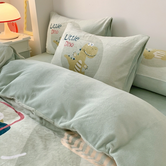 91家纺网 家纺一手货源 找家纺 澳萝拉2023新款大版数码牛奶绒五件套配送同款小抱枕 滑板龙