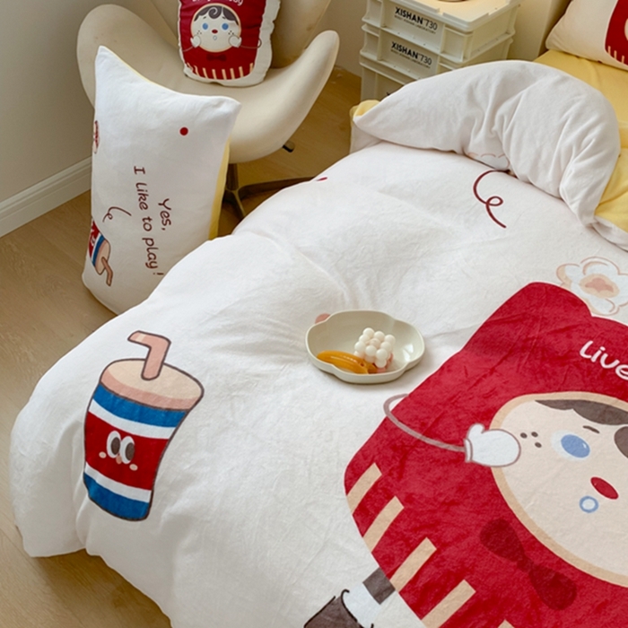 91家纺网 家纺一手货源 找家纺 澳萝拉2023新款大版数码牛奶绒五件套配送同款小抱枕 爆米花