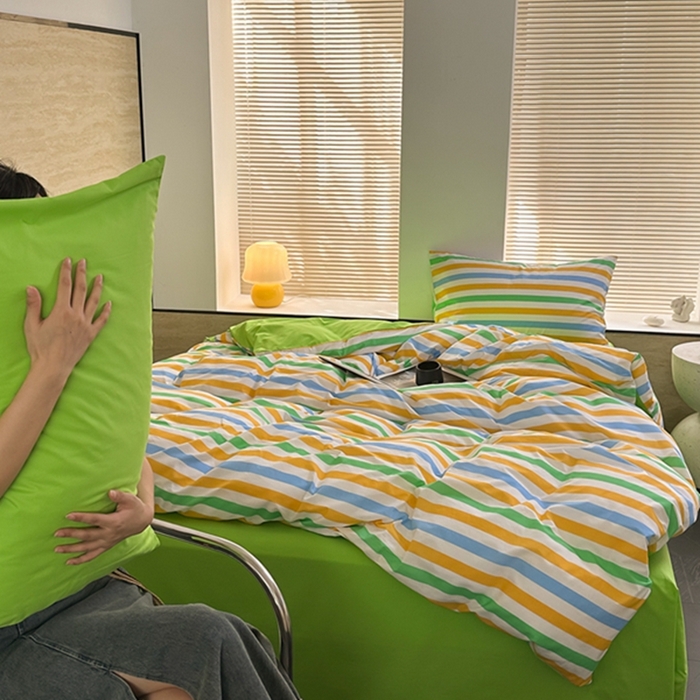 91家纺网 家纺一手货源 找家纺 洋铭区（原狠狠爱） 2023新款全棉水洗棉多巴胺条纹四件套 多巴胺黄蓝绿条