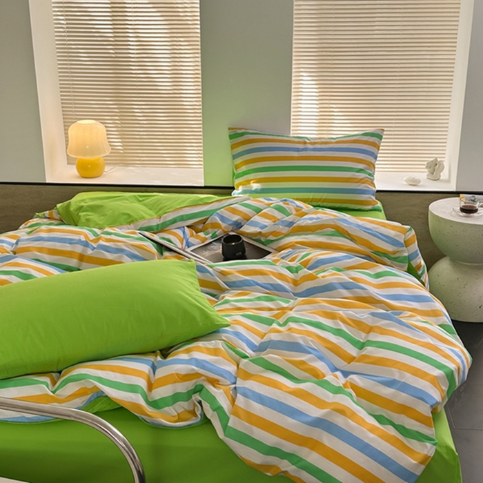 91家纺网 家纺一手货源 找家纺 洋铭区（原狠狠爱） 2023新款全棉水洗棉多巴胺条纹四件套 多巴胺黄蓝绿条
