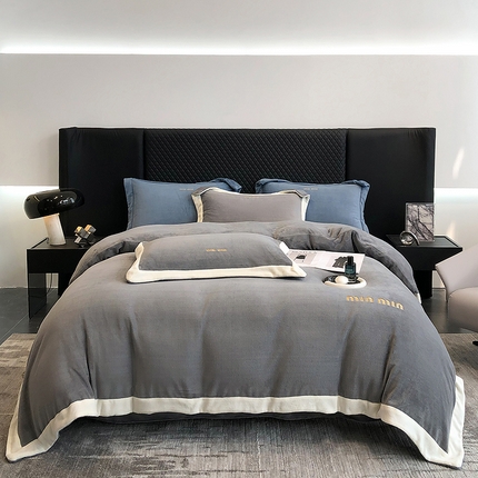 91家纺网 家纺一手货源 找家纺 懒猫家纺 2024新款贝利刺绣牛奶绒四件套 贝利-高级灰