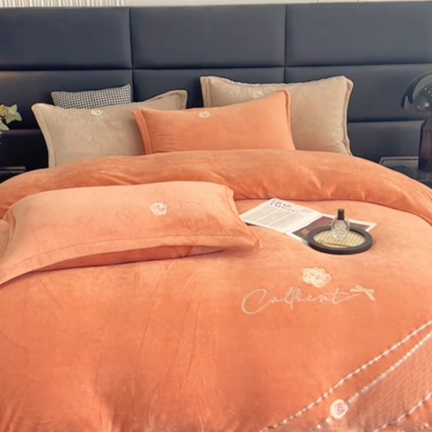 91家纺网 家纺一手货源 找家纺 丝涟家居 2023牛奶绒绣花四件套-山茶花 橙色