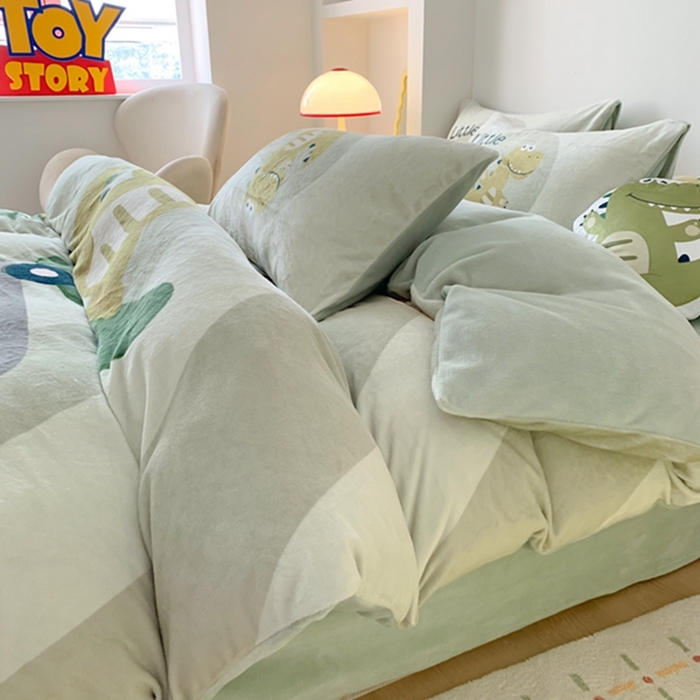 91家纺网 家纺一手货源 找家纺 澳萝拉2023新款大版数码牛奶绒五件套配送同款小抱枕 滑板龙