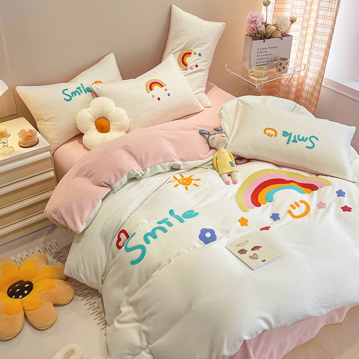 91家纺网 家纺一手货源 找家纺 懒猫家纺 2024新款牛奶绒毛巾绣四件套 彩虹