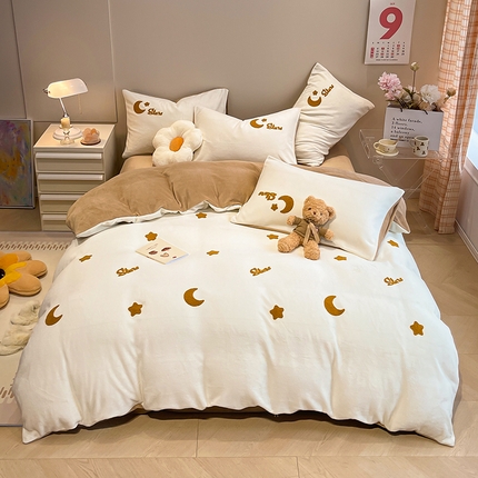 91家纺网 家纺一手货源 找家纺 懒猫家纺 2024新款牛奶绒毛巾绣四件套 星月