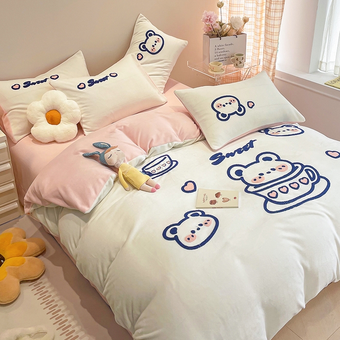 91家纺网 家纺一手货源 找家纺 懒猫家纺 2024新款牛奶绒毛巾绣四件套 茶杯熊