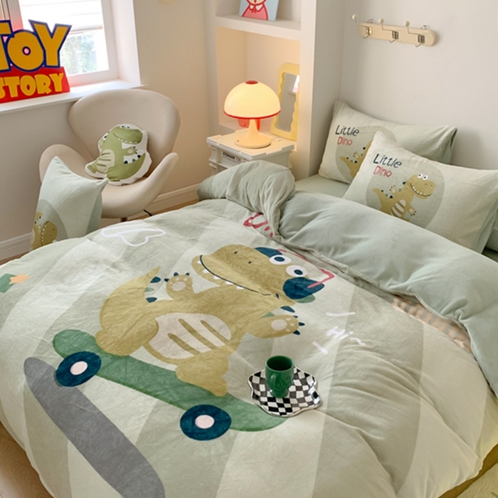 91家纺网 家纺一手货源 找家纺 澳萝拉2023新款大版数码牛奶绒五件套配送同款小抱枕 滑板龙