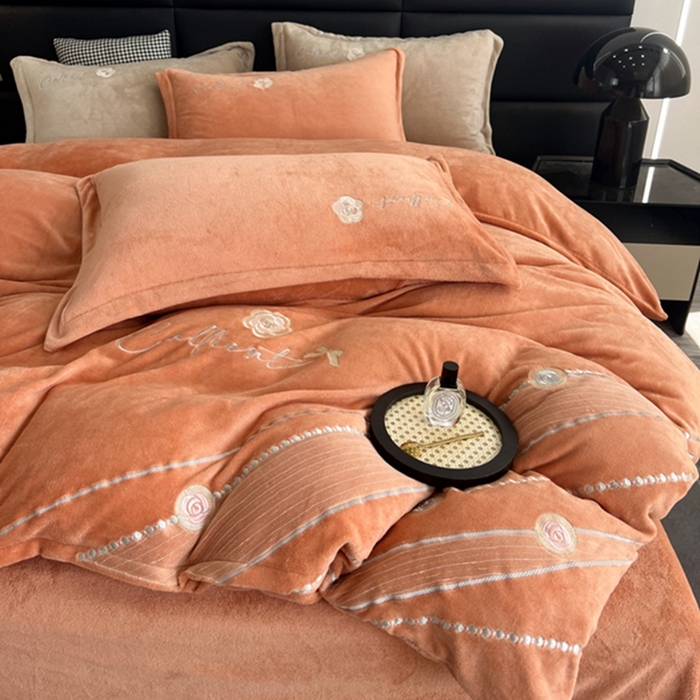 91家纺网 家纺一手货源 找家纺 丝涟家居 2023牛奶绒绣花四件套-山茶花 橙色