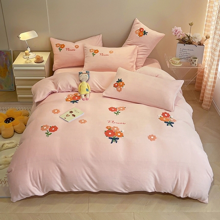 91家纺网 家纺一手货源 找家纺 （总）懒猫家纺 2024新款牛奶绒毛巾绣四件套