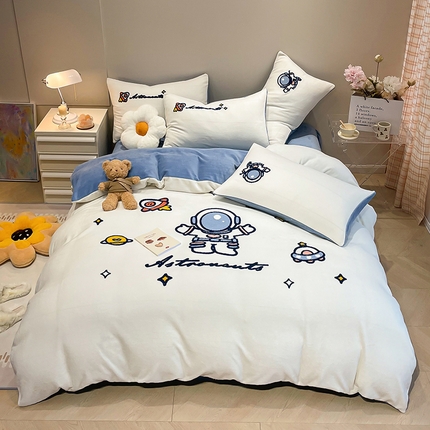 91家纺网 家纺一手货源 找家纺 （总）懒猫家纺 2024新款牛奶绒毛巾绣四件套