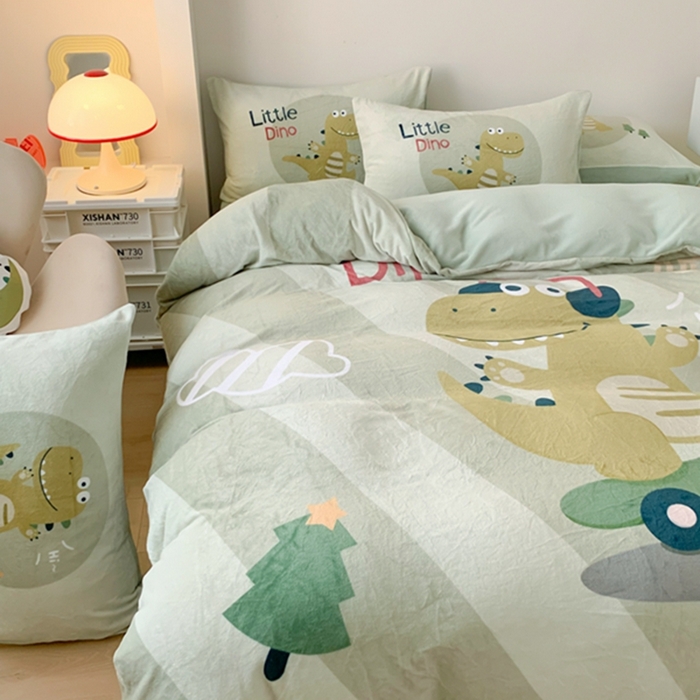 91家纺网 家纺一手货源 找家纺 澳萝拉2023新款大版数码牛奶绒五件套配送同款小抱枕 滑板龙