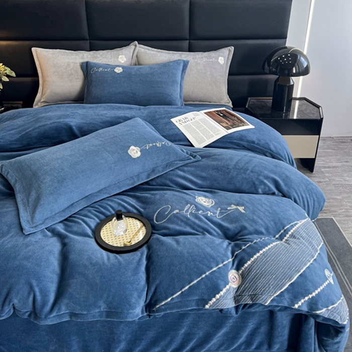 91家纺网 家纺一手货源 找家纺 丝涟家居 2023牛奶绒绣花四件套-山茶花 蓝色