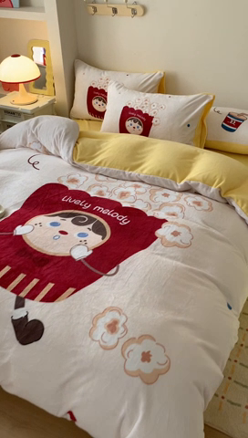 91家纺网 家纺一手货源 找家纺 澳萝拉2023新款大版数码牛奶绒五件套配送同款小抱枕 爆米花