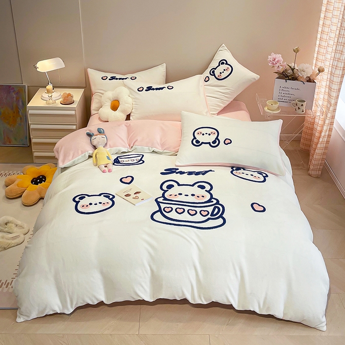 91家纺网 家纺一手货源 找家纺 懒猫家纺 2024新款牛奶绒毛巾绣四件套 茶杯熊