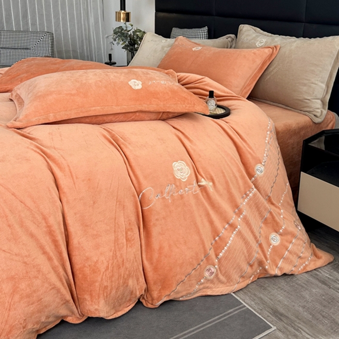 91家纺网 家纺一手货源 找家纺 丝涟家居 2023牛奶绒绣花四件套-山茶花 橙色