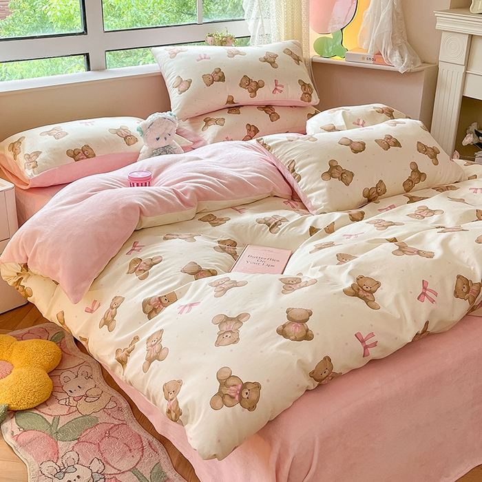 91家纺网 家纺一手货源 找家纺 麦伦家居 2023秋冬新品多功能床品全棉加牛奶绒四件套 蝴蝶结小熊