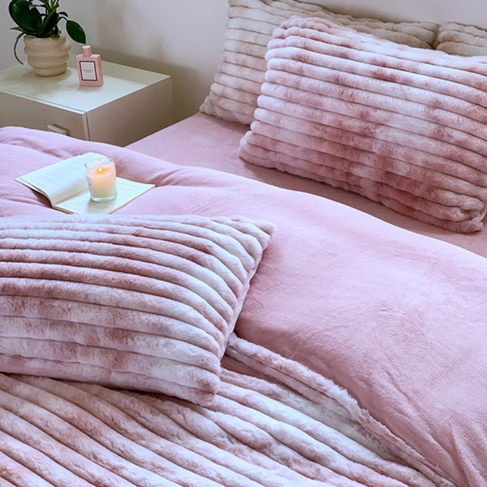 91家纺网 家纺一手货源 找家纺 昔可家纺 2023兔兔绒四件套 粉色扎染