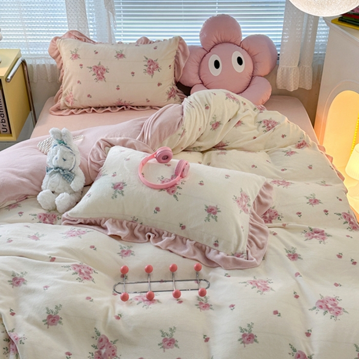 91家纺网 家纺一手货源 找家纺 昔可家纺 2023新款花边款牛奶绒四件套 午后茶花