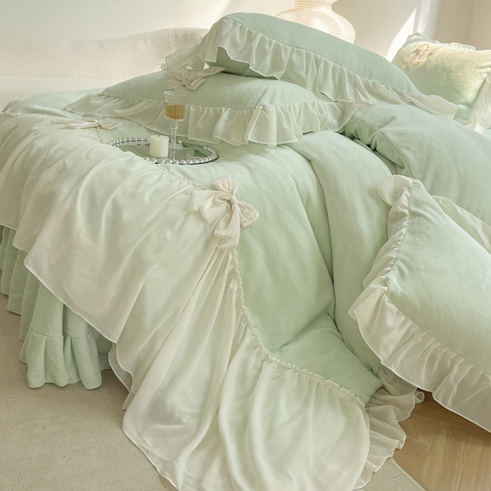 91家纺网 家纺一手货源 找家纺 艺玲家纺 2023新款甜心高克重牛奶绒雪纺花边蝴蝶结系列四件套 牛奶绒甜心绿