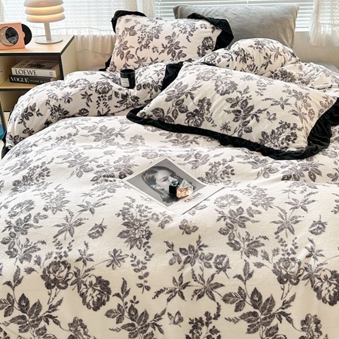 91家纺网 家纺一手货源 找家纺 昔可家纺 2023新款花边款牛奶绒四件套 法式茶歇黑