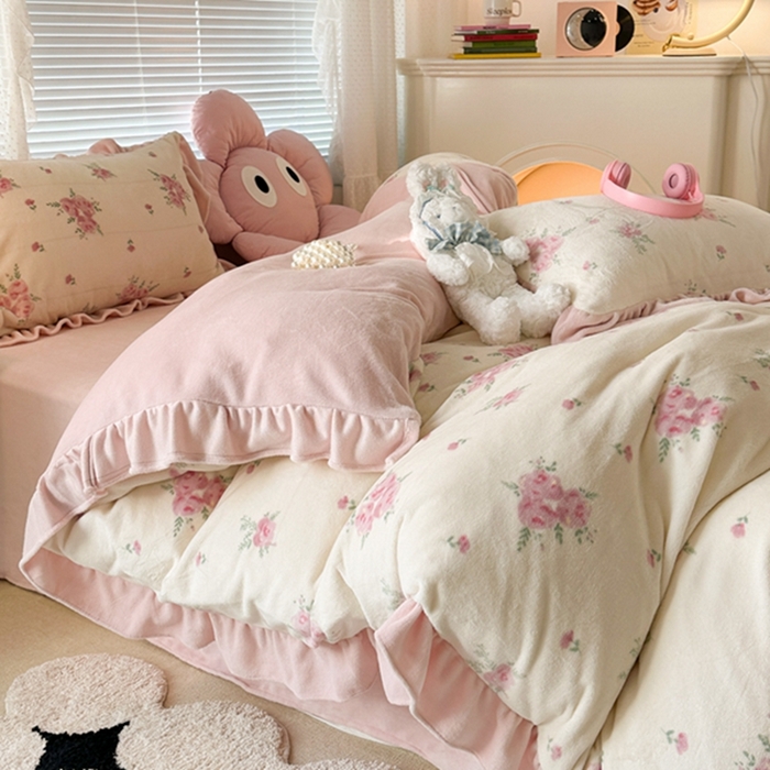 91家纺网 家纺一手货源 找家纺 昔可家纺 2023新款花边款牛奶绒四件套 午后茶花