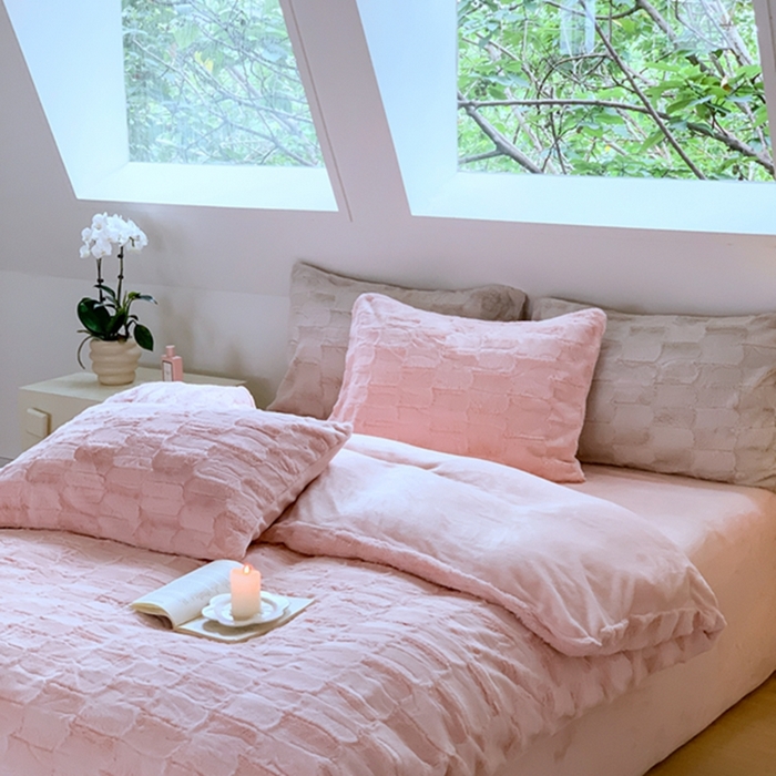 91家纺网 家纺一手货源 找家纺 昔可家纺 2023兔兔绒四件套 格调粉