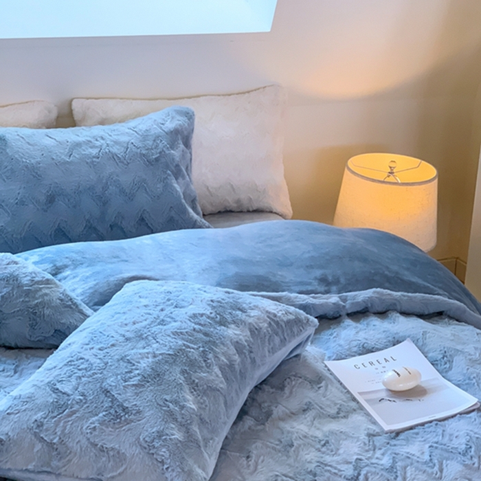 91家纺网 家纺一手货源 找家纺 昔可家纺 2023兔兔绒四件套 蓝波纹