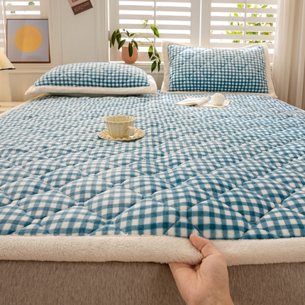 91家纺网 家纺一手货源 找家纺 （总）慕木家纺 2025新款A类牛奶绒纯色印花加厚保暖床垫护垫床褥子（可供跨境外贸抽空爆款首选）