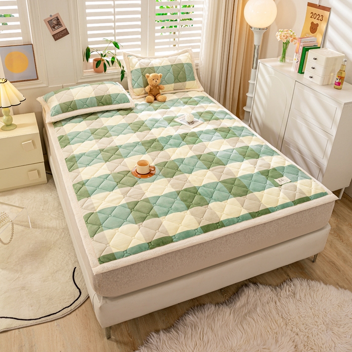 91家纺网 家纺一手货源 找家纺 慕木家纺 2025新款A类牛奶绒纯色印花加厚保暖床垫护垫床褥子 绿大格