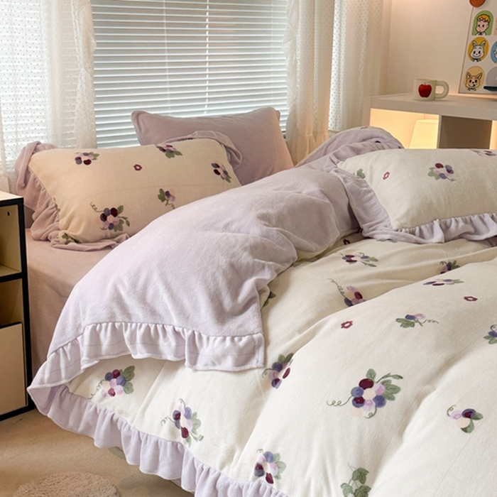 91家纺网 家纺一手货源 找家纺 昔可家纺 2023新款花边款牛奶绒四件套 紫色葡萄