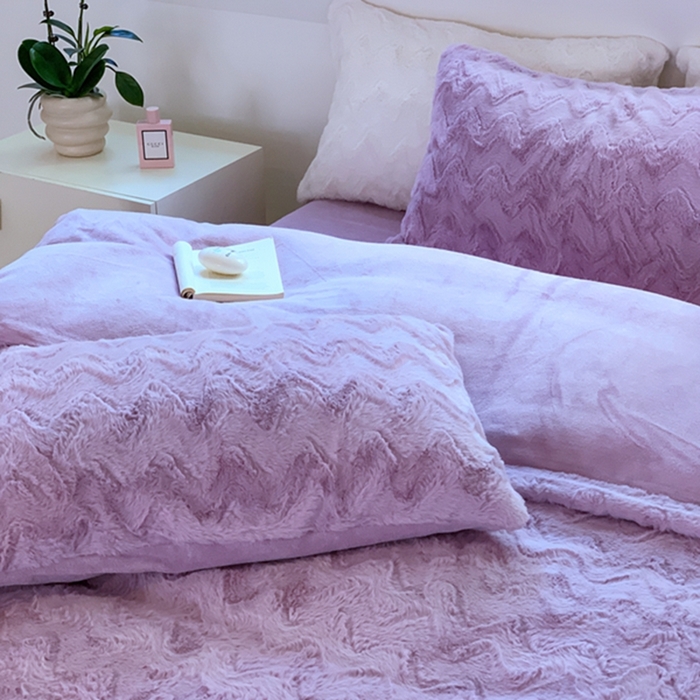 91家纺网 家纺一手货源 找家纺 昔可家纺 2023兔兔绒四件套 紫波纹