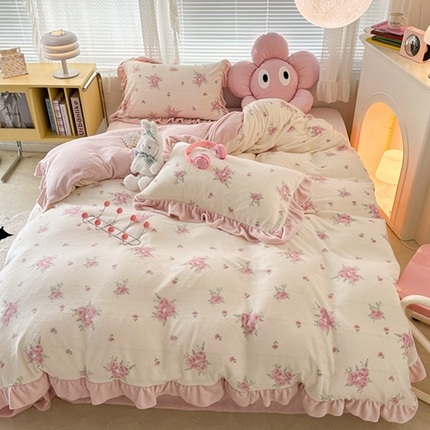 91家纺网 家纺一手货源 找家纺 昔可家纺 2023新款花边款牛奶绒四件套 午后茶花