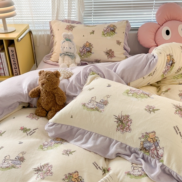 91家纺网 家纺一手货源 找家纺 昔可家纺 2023新款花边款牛奶绒四件套 熊熊花园