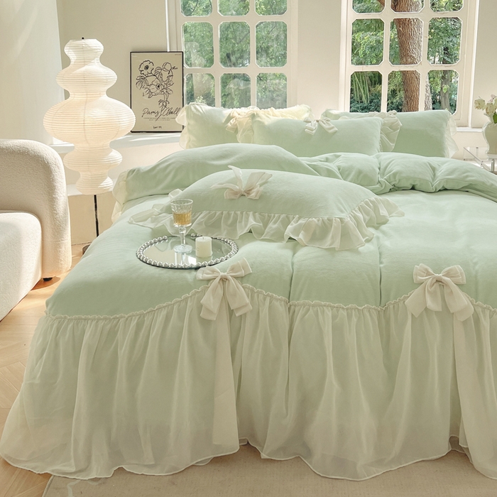 91家纺网 家纺一手货源 找家纺 艺玲家纺 2023新款甜心高克重牛奶绒雪纺花边蝴蝶结系列四件套 牛奶绒甜心绿