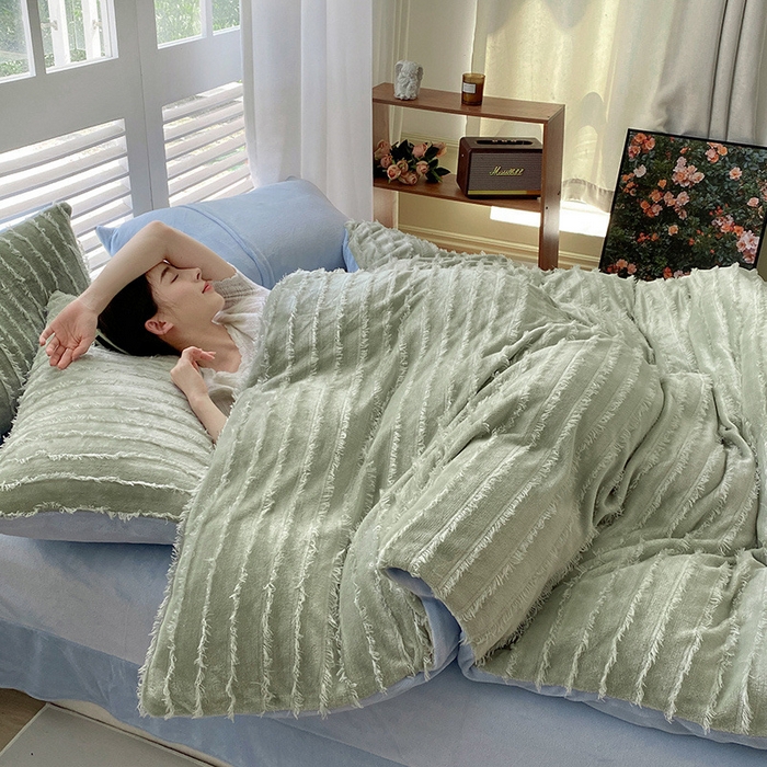 91家纺网 家纺一手货源 找家纺 吾诺家居 2023新款保暖流苏绒牛奶绒四件套 流苏果绿