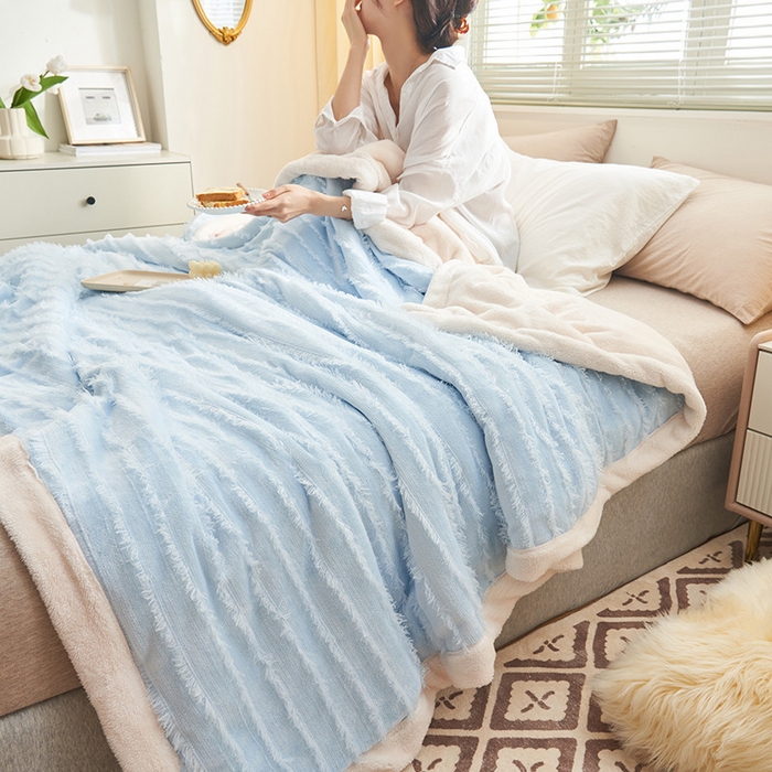 91家纺网 家纺一手货源 找家纺 吾诺家居 2023新款流苏绒双层多功能毯 浅蓝流苏毯