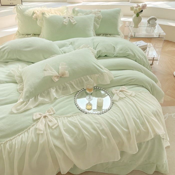 91家纺网 家纺一手货源 找家纺 艺玲家纺 2023新款甜心高克重牛奶绒雪纺花边蝴蝶结系列四件套 牛奶绒甜心绿