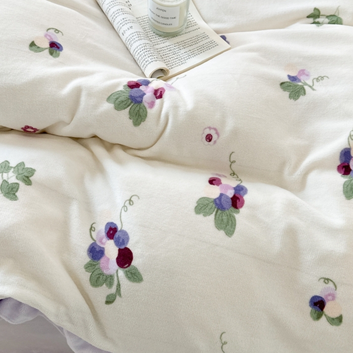 91家纺网 家纺一手货源 找家纺 昔可家纺 2023新款花边款牛奶绒四件套 紫色葡萄