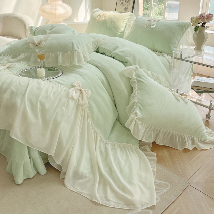 91家纺网 家纺一手货源 找家纺 艺玲家纺 2023新款甜心高克重牛奶绒雪纺花边蝴蝶结系列四件套 牛奶绒甜心绿