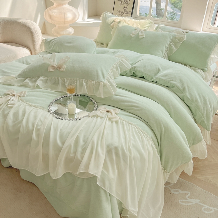 91家纺网 家纺一手货源 找家纺 艺玲家纺 2023新款甜心高克重牛奶绒雪纺花边蝴蝶结系列四件套 牛奶绒甜心绿