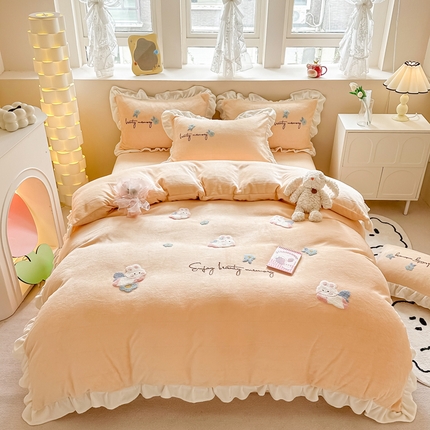 91家纺网 家纺一手货源 找家纺 （总）芯贝儿 2023款小清新加厚保暖牛奶绒雕花绒宝宝绒刺绣花四件套