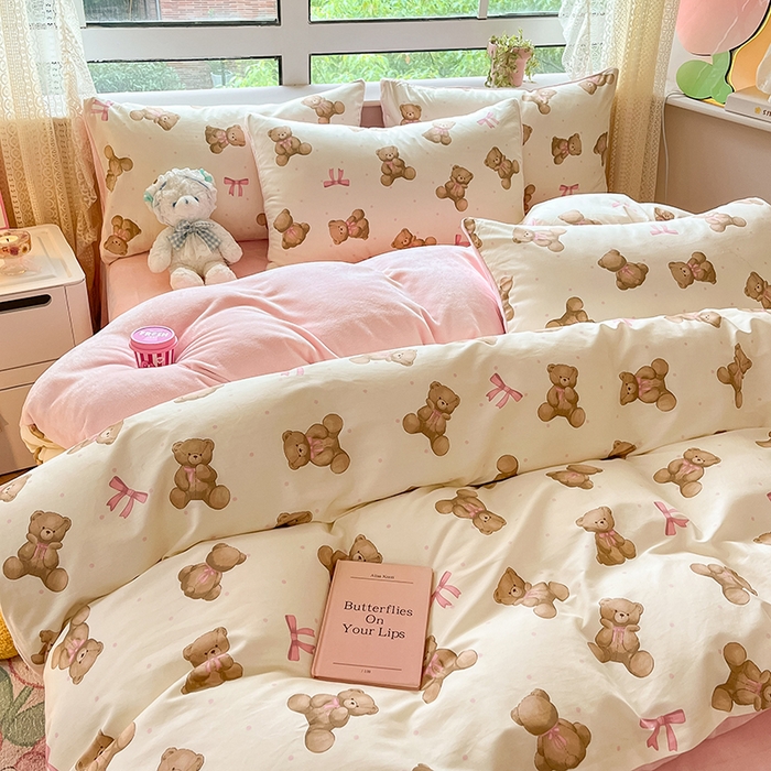 91家纺网 家纺一手货源 找家纺 麦伦家居 2023秋冬新品多功能床品全棉加牛奶绒四件套 蝴蝶结小熊