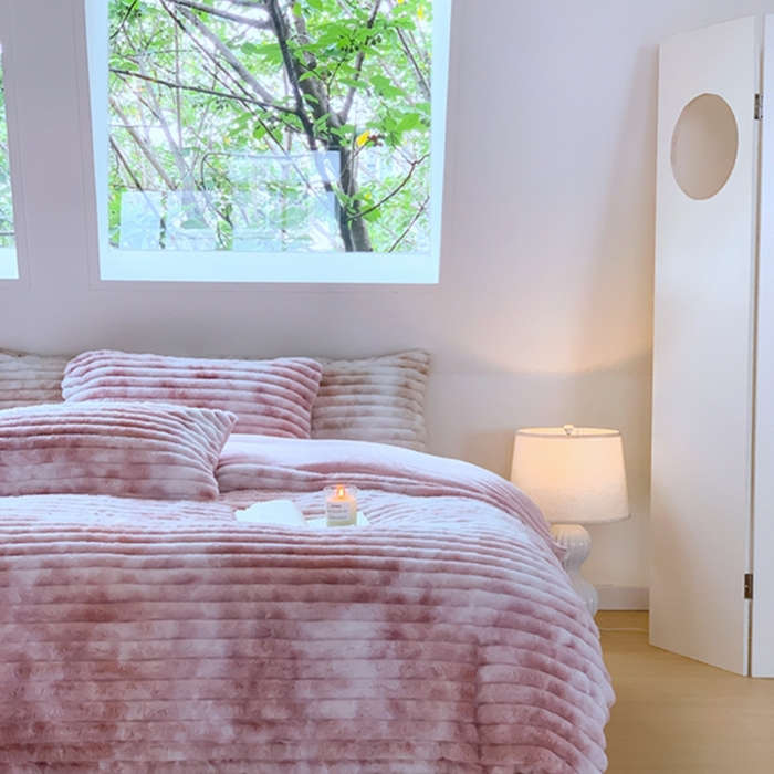 91家纺网 家纺一手货源 找家纺 昔可家纺 2023兔兔绒四件套 粉色扎染