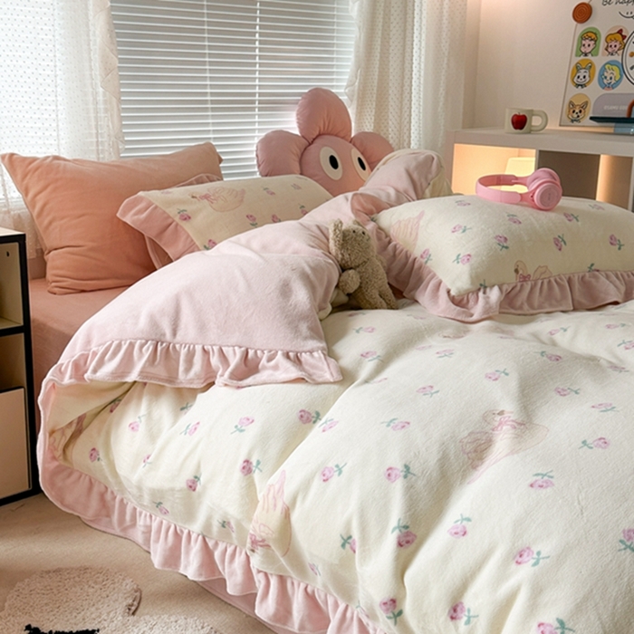 91家纺网 家纺一手货源 找家纺 昔可家纺 2023新款花边款牛奶绒四件套 天鹅玫瑰