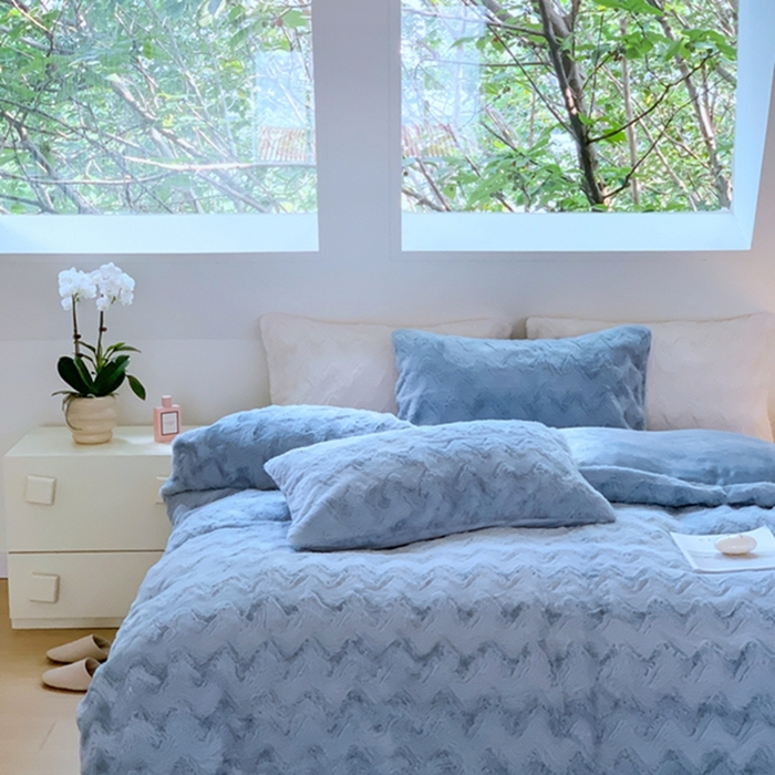 91家纺网 家纺一手货源 找家纺 昔可家纺 2023兔兔绒四件套 蓝波纹