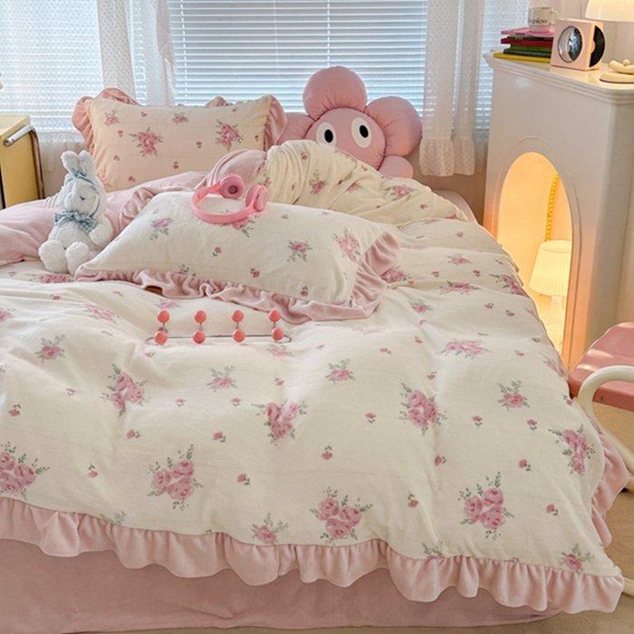 91家纺网 家纺一手货源 找家纺 昔可家纺 2023新款花边款牛奶绒四件套 午后茶花