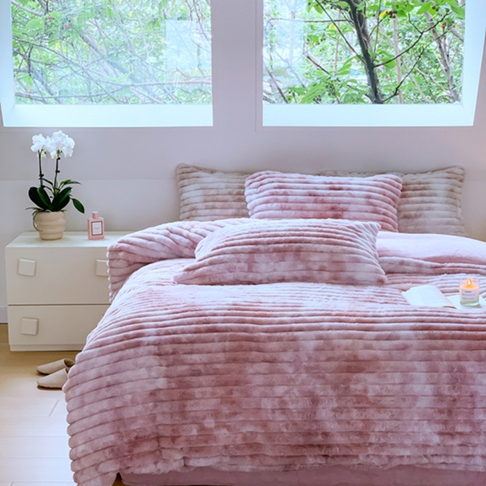 91家纺网 家纺一手货源 找家纺 昔可家纺 2023兔兔绒四件套 粉色扎染